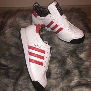 New never worn adidas boys 6 red white sneakers